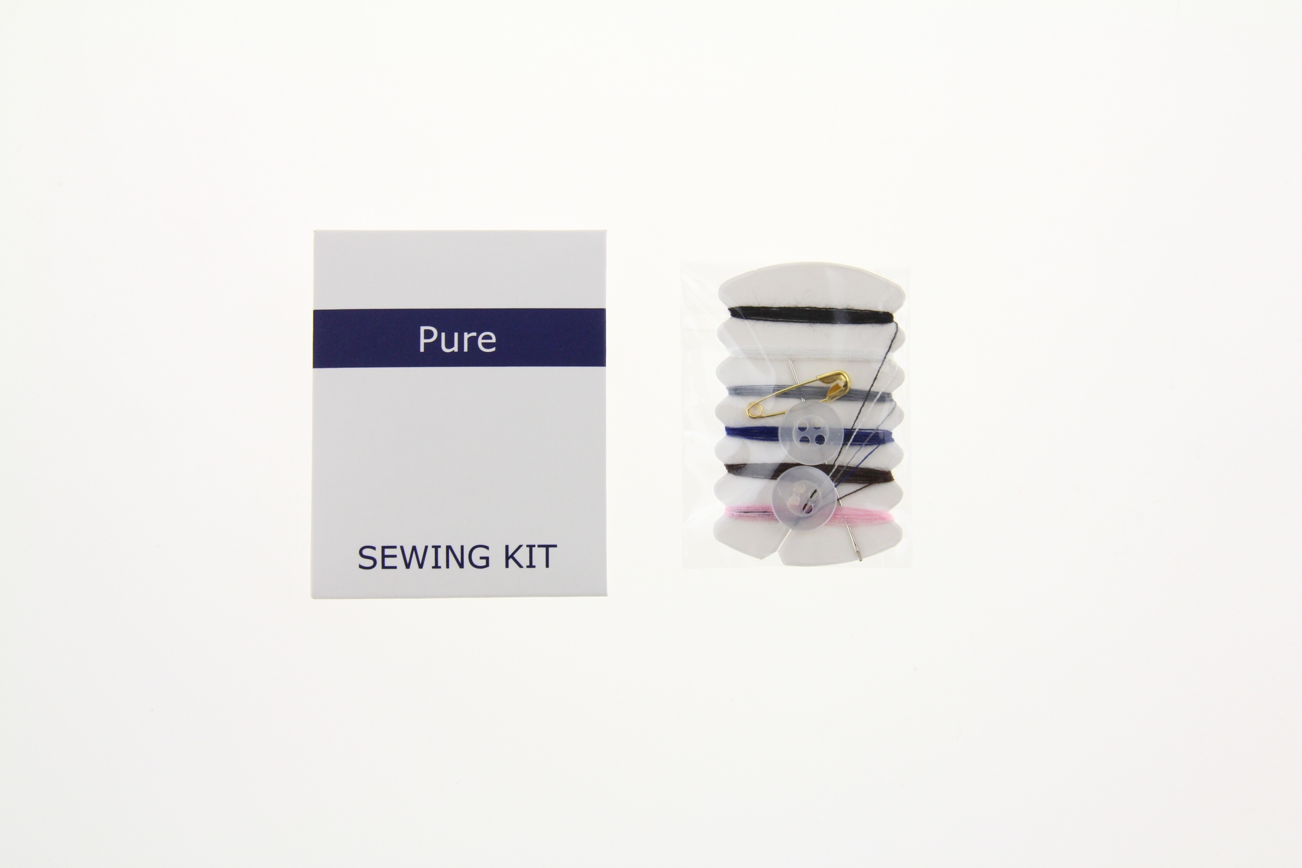 PURE LINE - Set de costura de color blanco en bolsita plegable