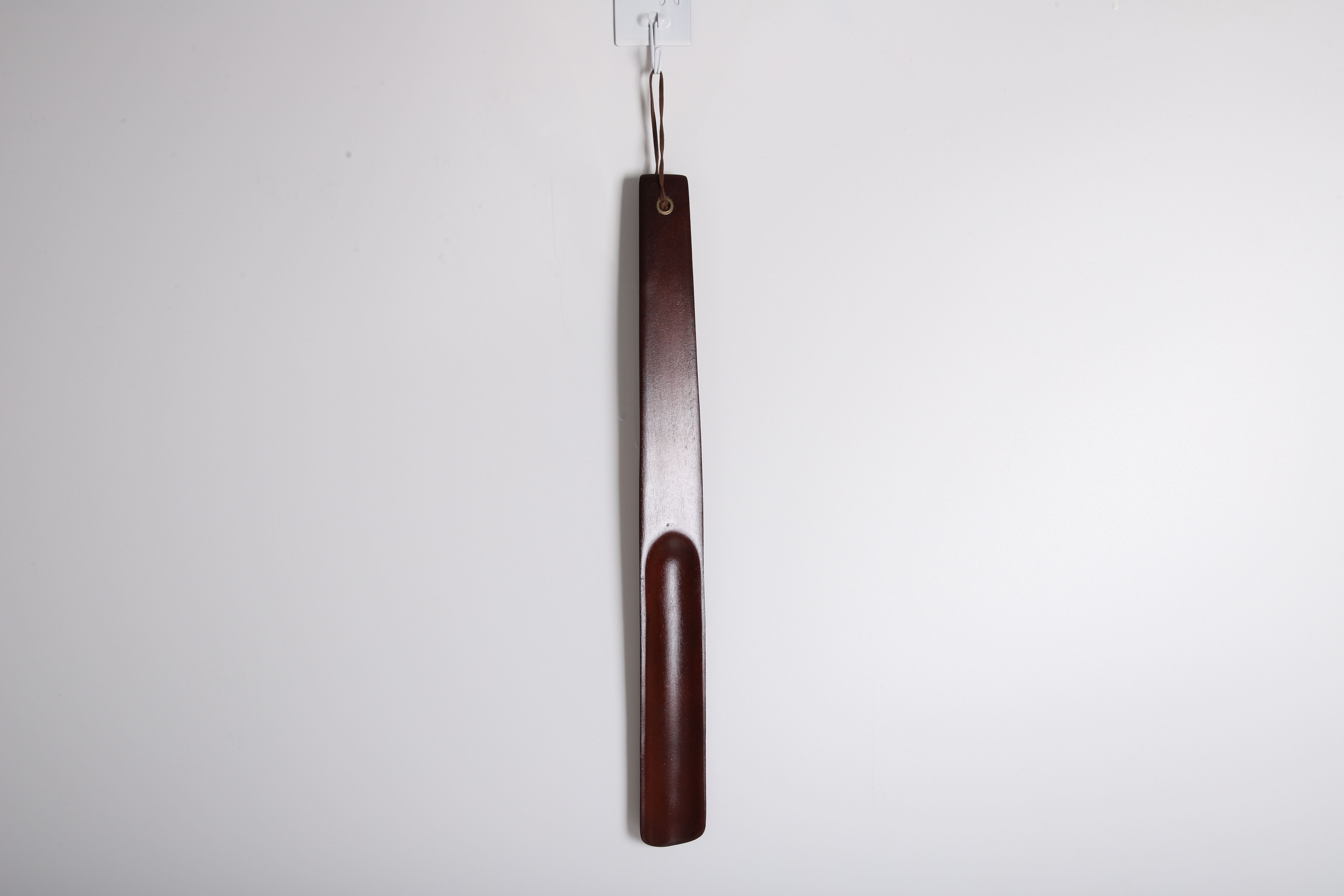 Calzador de madera, marron oscuro, 38cm