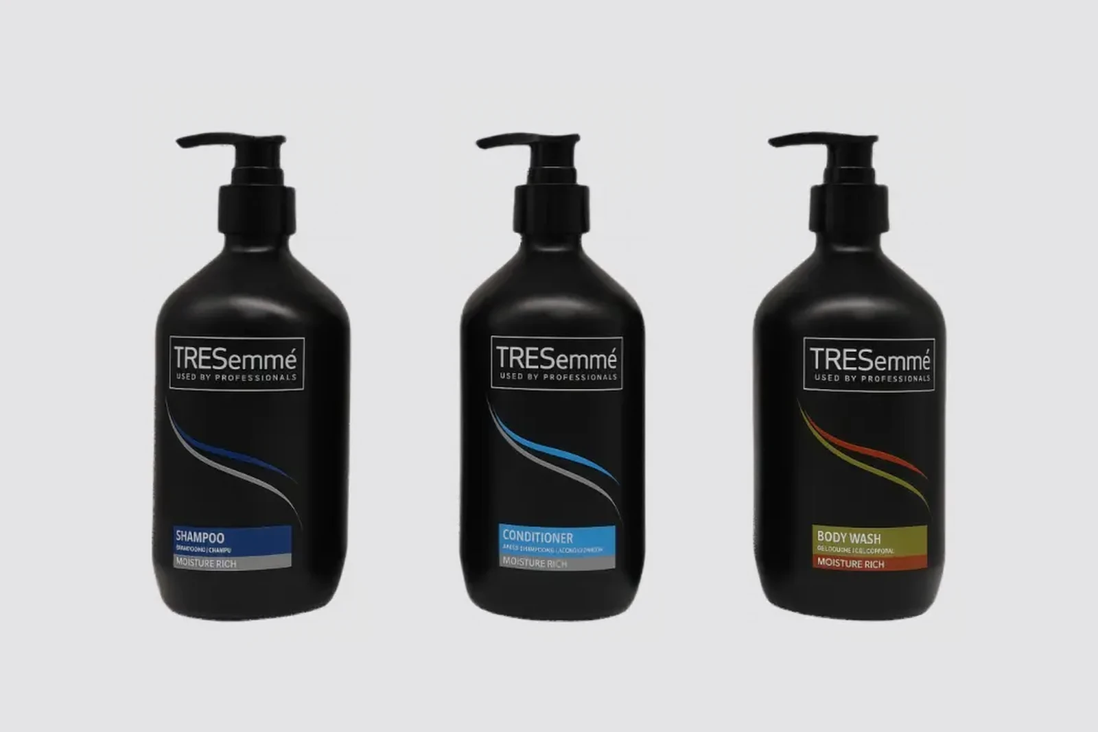 TRESemme Moisture Rich Hotelkosmetik: drei Spender 500 ml nebeneinander, Shampoo, Conditioner, Duschgel