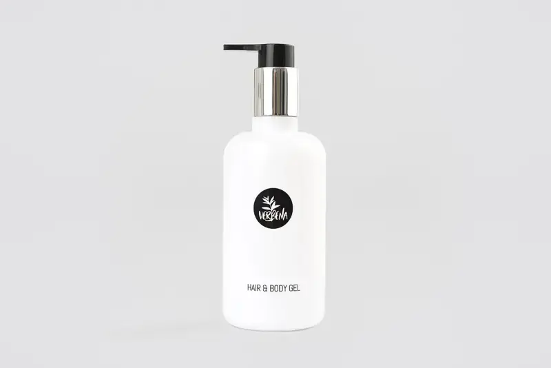 VERBENA LINE - Spender 300ml. Hair & Body gel, Deckel mit Pumpe vor hellgrauem Hintergrund