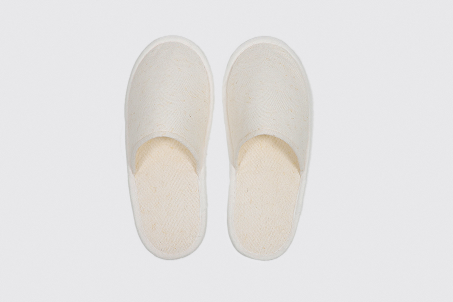 Camellia, closed-toe natur color, size 28.5 cm, sole made of sugar cane